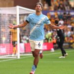 Londýn, Anglicko - 16. augusta: Thomas Frank, manažér Tottenham Hotspur, tlieska fanúšikov po zápase Premier League medzi Tottenham Hotspur a Burnley na štadióne Tottenham Hotspur 16. augusta 2025 v Londýne v Anglicku. (Foto: Justin Setterfield/Getty Images)