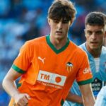 Man United trpí prevodom, keď sa Valencia uzatvára pri obnove zmluvy