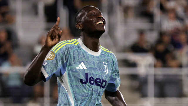Manchester United v pohľade na francúzsku hviezdu, zatiaľ čo Juventus sa pohybuje

