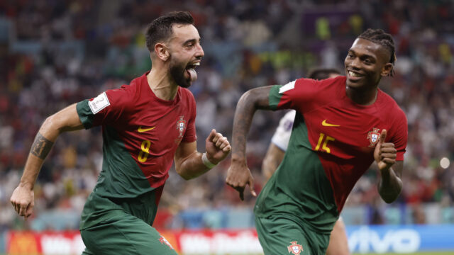 Manchester United vykopávajte ich päty ako Saudský Titans Circle pre zásadnú celebritu 

