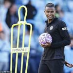 Galatasaray chce podpísať Manuela Akanjiho, ústredného obrancu Manchester City.