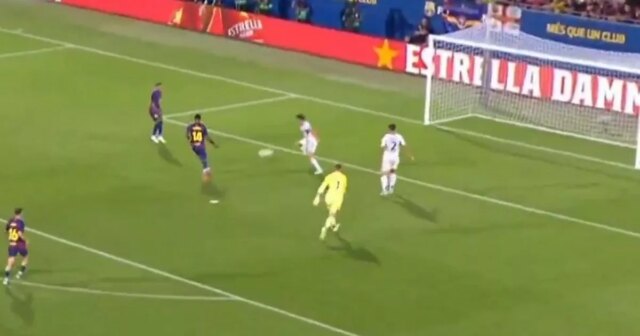 Marcus Rashford commet `` Miss of the Season '' après avoir fait ses débuts complets de Barcelone
