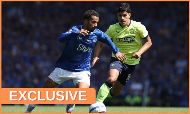 Mateus Fernandes oslavuje cieľ pre Southampton