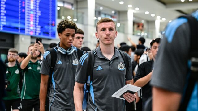 Targett zaobchádzal s online fámami, že ho Newcastle ponechal v Južnej Kórei