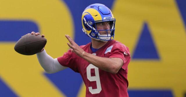 Matthew Stafford of the Rams Practices v tábore prvýkrát



