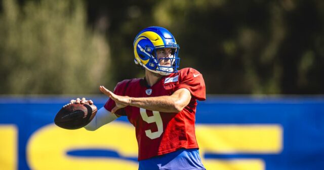 Matthew Stafford s najväčšou pravdepodobnosťou bude hrať Ramsov otvárač. Bude Alaric Jackson tiež? 

