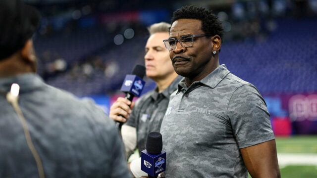 Michael Irvin diskutuje o jeho zatknutí kokaínu z roku 1996 na Netflixe



