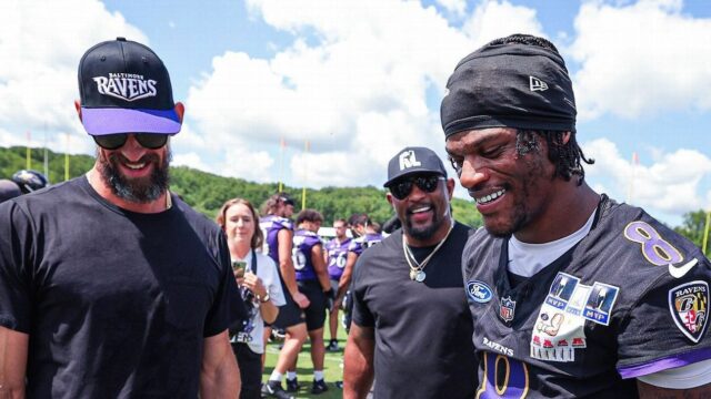 Michael Phelps navštevuje výcvikový tábor Ravens, vyučuje platobný tím


