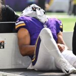 Minnesota Vikings Wr Rondale Moore z celej sezóny 2025 s zranením kolena