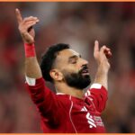 Mohamed Salah zdvihol trofej Premier League v Anfielde