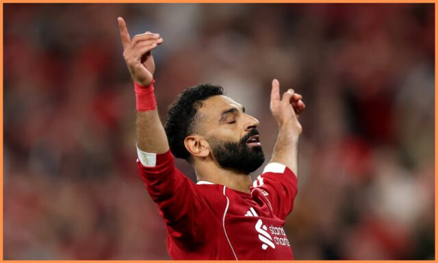 Mohamed Salah zdvihol trofej Premier League v Anfielde