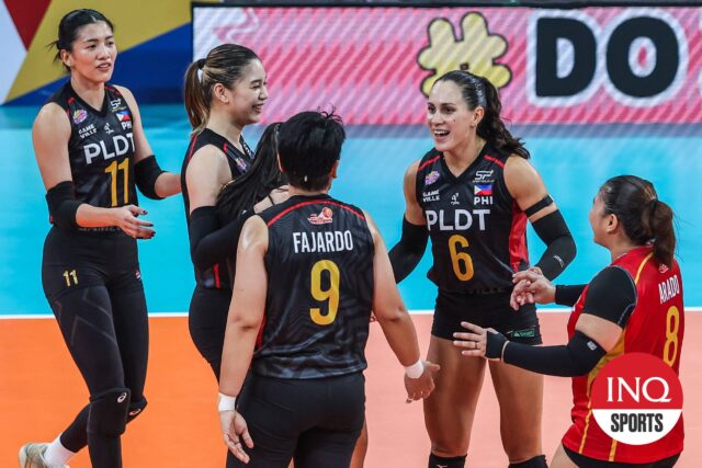 Savi Davison a vysokorýchlostné hittery PLDT počas PVL vo štvrťfinále prehliadky.