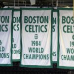NBA v stredu schválila predaj Boston Celtics skupine investícií pod vedením Billa Chisholma, päť mesiacov po dohode v hodnote 6,1 miliárd dolárov.