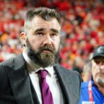 NFL News: Jason Kelce priťahuje pozornosť v podcaste s Taylor Swift o novom vzhľade