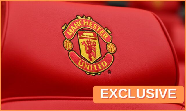 Kobbie Mainoo sa zahrieva pre Manchester United