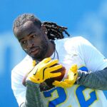 Najee Harris Van Chargers sa po ohňostroji vracia k cvičeniu.