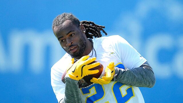 Najee Harris Van Chargers sa po ohňostroji vracia k cvičeniu.

