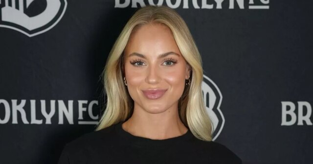 Najkrajšia futbalistka na svete ponúkne večeru bezplatne kohokoľvek, kto môže správne uhádnuť, kam ďalej ide.



