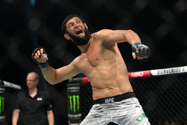 Prelomenie týchto štatistík pre bitku pri Chimaev-du Plessis UFC 319.