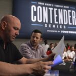 Las Vegas, NV - 18. júla: Sean O'Malley oslavuje svoje knockoutské víťazstvo nad Alfredom Khashakyanom v bitke s bantamovou váhou počas súťažiaceho v utorok v noci Dana Whiteovej v Gymnázii v TUF 18. júla 2017 v Las Vegas v Nevade. (Foto: Brandon Magnus/DWtncs)