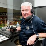 Ray Warren (na obrázku) uznal, že odstúpenie od mikrofónu je ľahšie povedať ako robiť, pretože bol súčasťou dôchodku