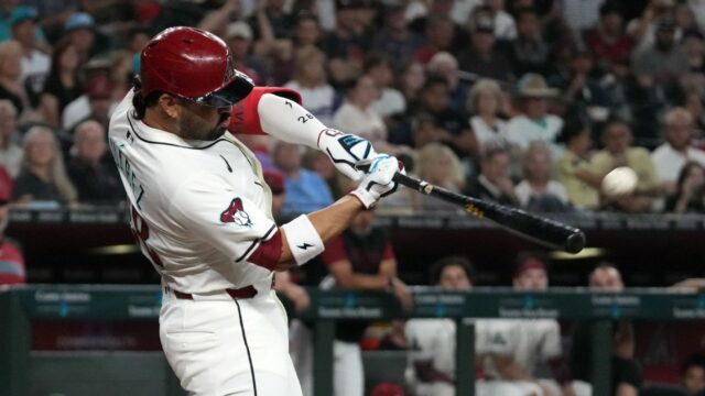 Námorníci získavajú Eugenio Suarez v obchode s Diamondbacks

