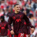 Florian Wirtz oznámil, že jeho bývalý chĺpok sa ho snaží presvedčiť, aby sa pripojil k Liverpoolu.