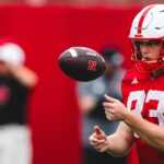 Nebraska First -Year študent Archie Wilson sa stáva emocionálnym o premiestnení Austrálie k nám