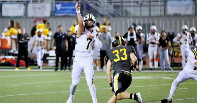Newbury Park QB Brady Smigiel stále hladný po získaní titulu

