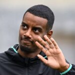 Newcastle informoval, že požaduje ₤ 150 miliónov ISAK náklady od Liverpoolu alebo „prinútiť ho zostať“