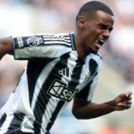 Newcastle pripravuje zúfalý posledný pokus o návrat do tímu do futbalového športu Alexandra Isak