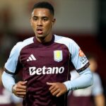 Newcastle tlačí svoj stredný terč Jacob Ramsey Aston, aby podpísal vlnu