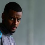 Newcastle's Isak potreba Liverpoolu „oddelená od pravdy“, ako poskytol kontrast Mbappe