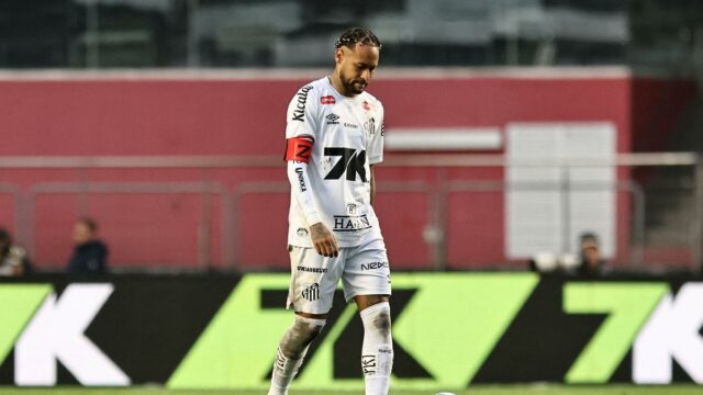 Neymar v slzách po strate Santosovej 6-0, hovorí, že fanúšikovia majú právo protestovať


