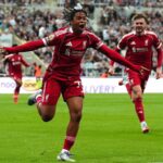 Ngumoha a Gordon to zničia pre Newcastle po použití Osula Best Isak, Liverpool Stredový prst