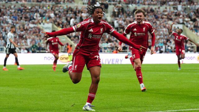 Ngumoha a Gordon to zničia pre Newcastle po použití Osula Best Isak, Liverpool Stredový prst 

