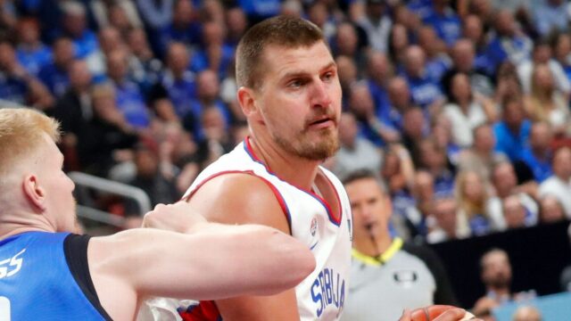 Nikola Jokic, Srbsko roll okolo Estónska v otvárači Eurobasket. 

