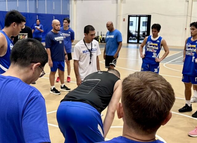 PBA Magnolia Hotshots Trainer Tréner Tenorio First Practice