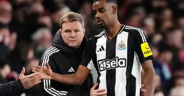 Numéro de chemise à main de Newcastle à Alexander Isak en tant que cercle de Liverpool pour bouger

