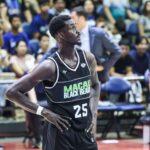 Bývalý hráč Ateneo, Joseph Obasa, ktorý hrá čierne medvede Macau.
