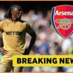 Eberechi Eze oslavuje cieľ Crystal Palace proti Arsenalu