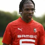 Arsenal sleduje obrancu Rennes Jeremy Jacquet