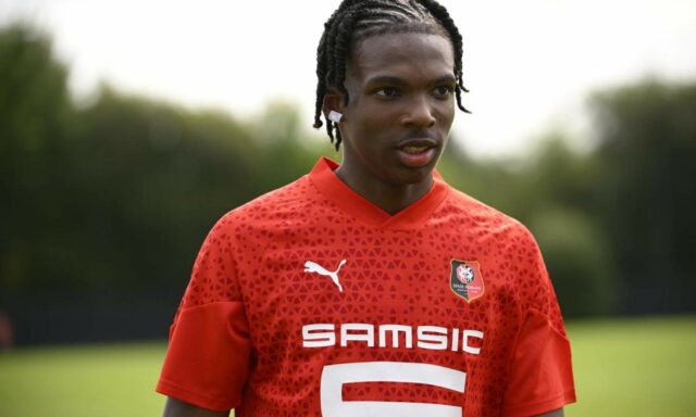 Arsenal sleduje obrancu Rennes Jeremy Jacquet