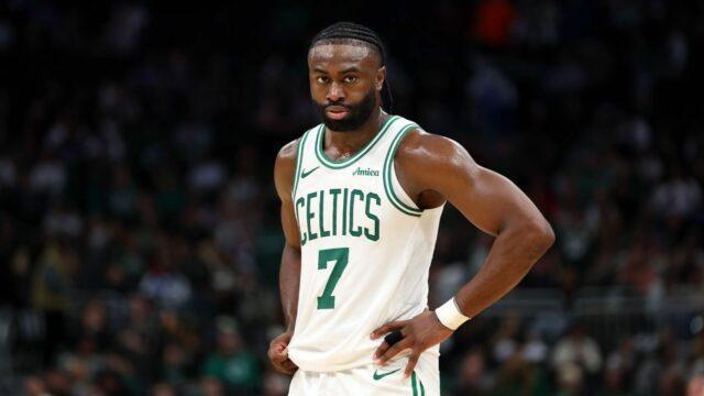 Otec hráča Celtics Jaylen Brown bol zatknutý za bodnutie




