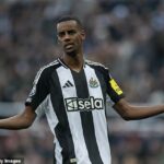 Alexander Isak povedal, že sa nezaujíma o presťahovanie sa k človeku United do Old Trafford