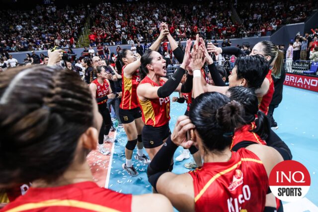 PLDT High Speed Hitters oslavujú víťazstvo v PVL na Tour Championship.