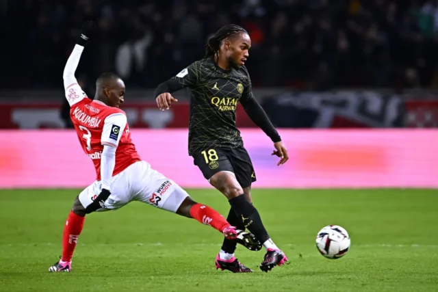 Panathinaikos vlastne pirátstvo pátranie Trabzonsporu po záložníkovi PSG Renato Sanches 

