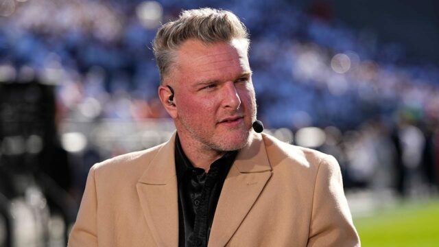 Pat McAfee blahoželá obchod s ESPN-WWE, zatiaľ čo zatvárajú vedúcich pracovníkov podnikateľov

