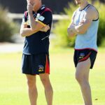 Patrick Dangerfield (vpravo) je zobrazený so svojím vtedajším trénerom v vratách Adelaide, Phil Walsh