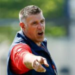 Patriots Coach skočí do hráčov Stapel, aby bol šimpanský výcvikový tábor neškodný
